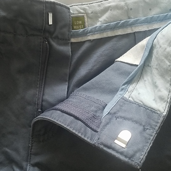 Old Navy 5" Inseam Shorts - Picture 3 of 3